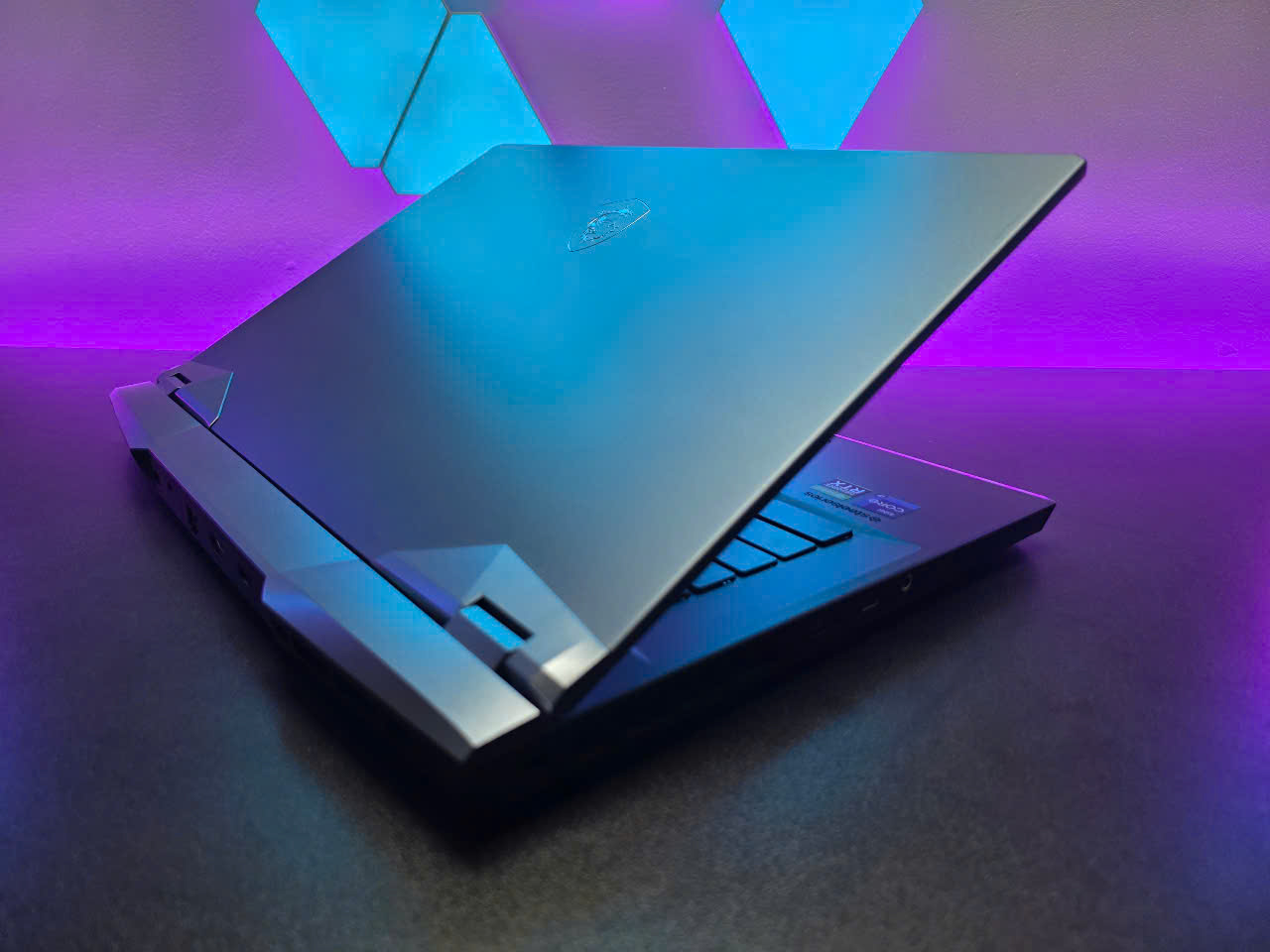 MSI BRAVO 15_LIKE NEW_R5 4600H RX5300M FHD 144HZ 16GB 512GB