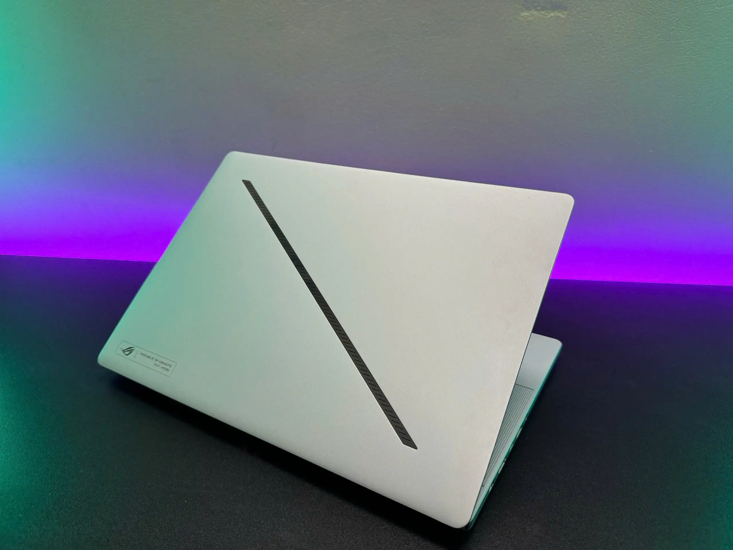 ZEPHYRUS G14 2024_LIKE NEW_R8 8945HS 4060 3K 120HZ 32GB 1TB (Sao chép)