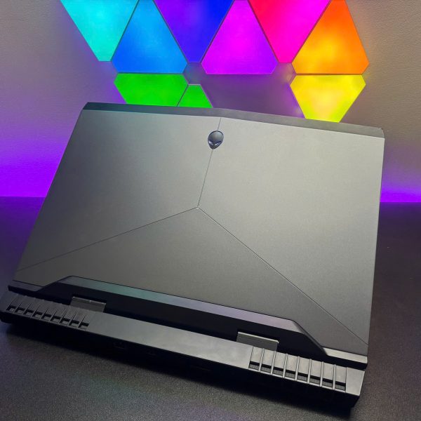 ALIENWARE M17R4_LIKE NEW_I7 6820HK 1070_8GB FHD 60HZ 32GB 512GB