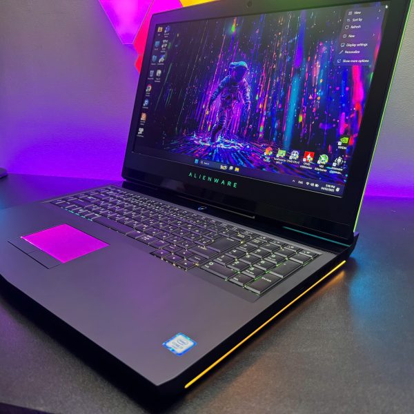 ALIENWARE M17R4_LIKE NEW_I7 6820HK 1070_8GB FHD 60HZ 32GB 512GB