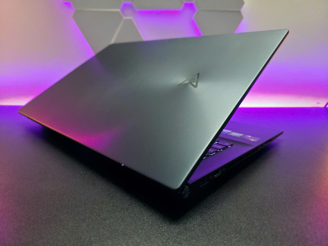 ZENBOOK PRO 17 2022_LIKE NEW_R7 6800H 3050 60HZ 16GB 512GB